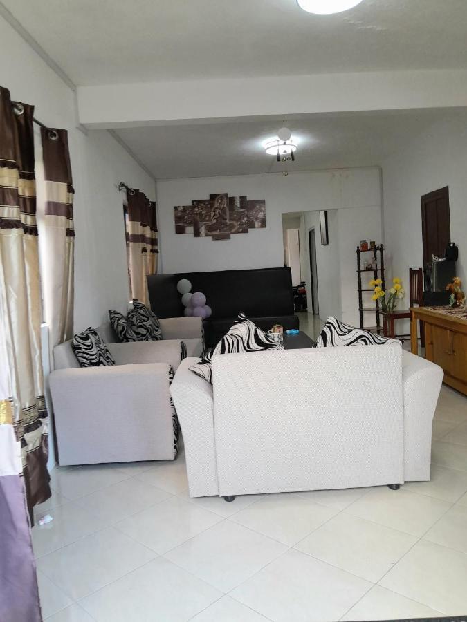 Mon Tresor Beautiful Affordable House - 5 Minutes From The Airport And 12 Minutes To Blue Bay Beach מראה חיצוני תמונה